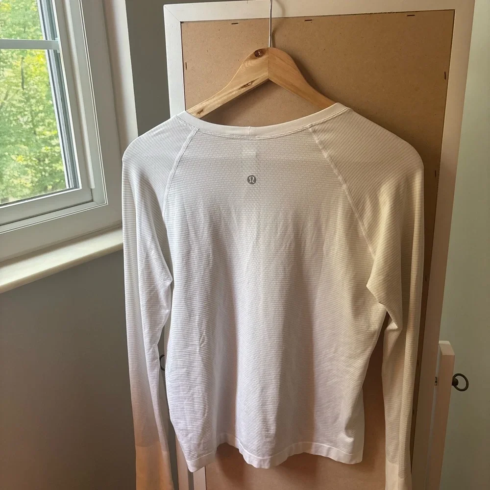 Lululemon White Long Sleeve Knit Top Size 12